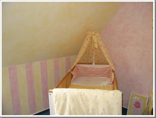 0094_k006  kinderzimmer mit babybett.jpg